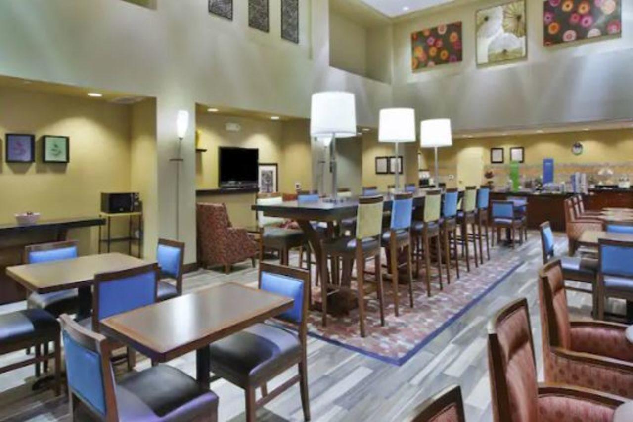 Hampton Inn & Suites Wichita-Northeast Esterno foto