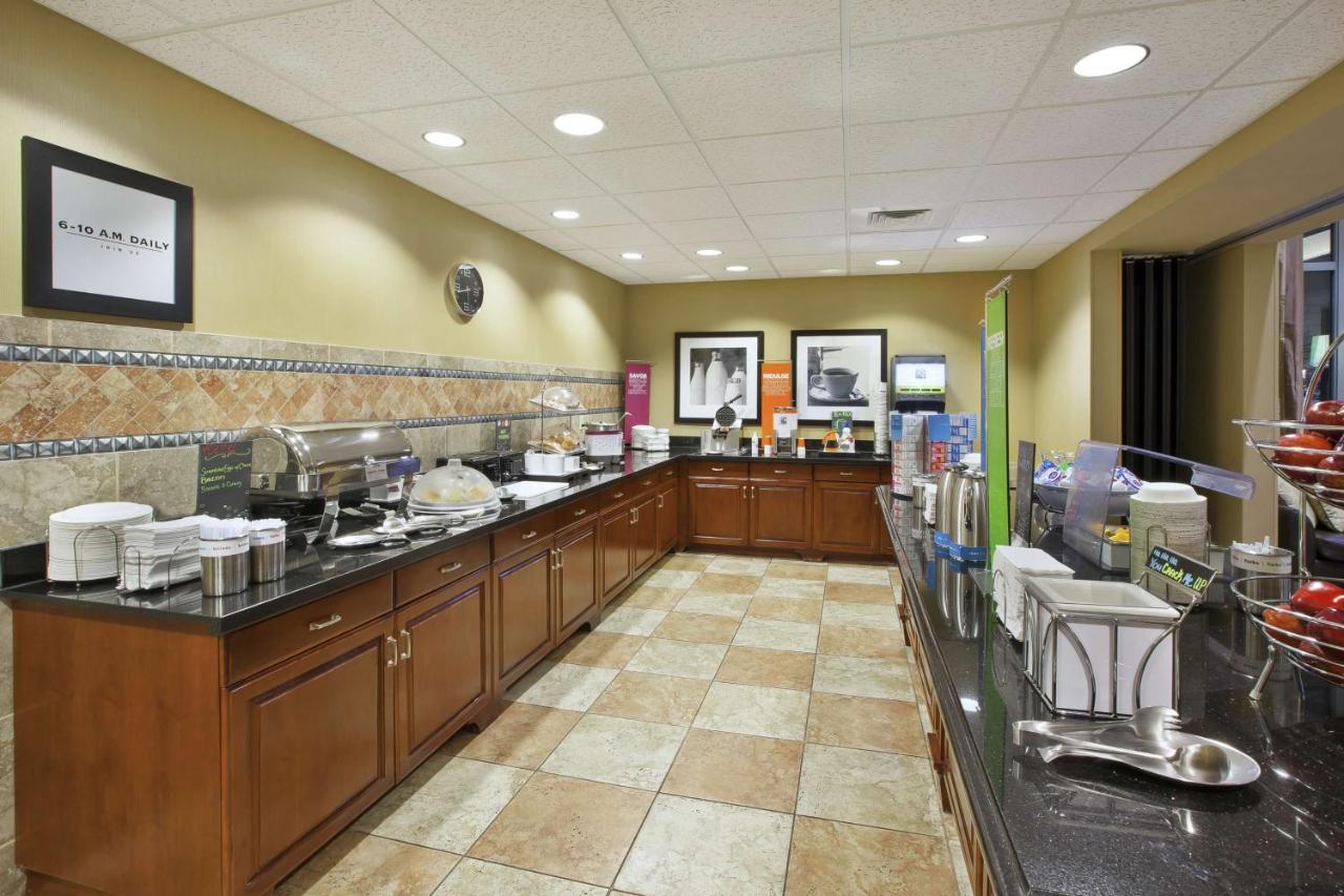 Hampton Inn & Suites Wichita-Northeast Esterno foto