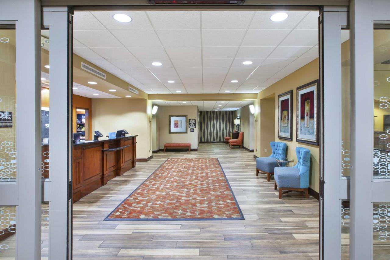 Hampton Inn & Suites Wichita-Northeast Esterno foto
