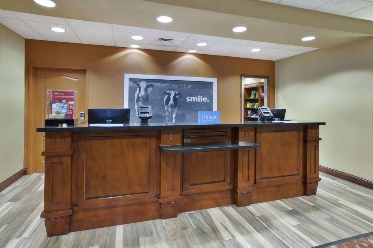 Hampton Inn & Suites Wichita-Northeast Esterno foto