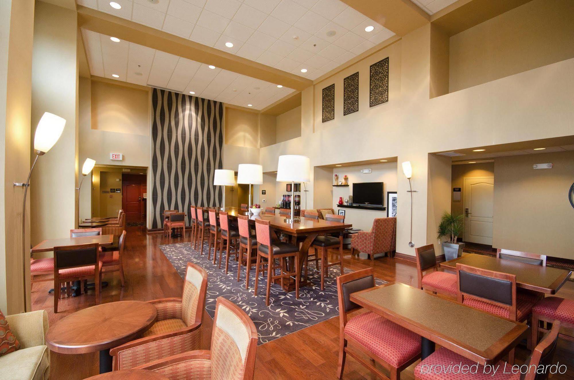 Hampton Inn & Suites Wichita-Northeast Ristorante foto