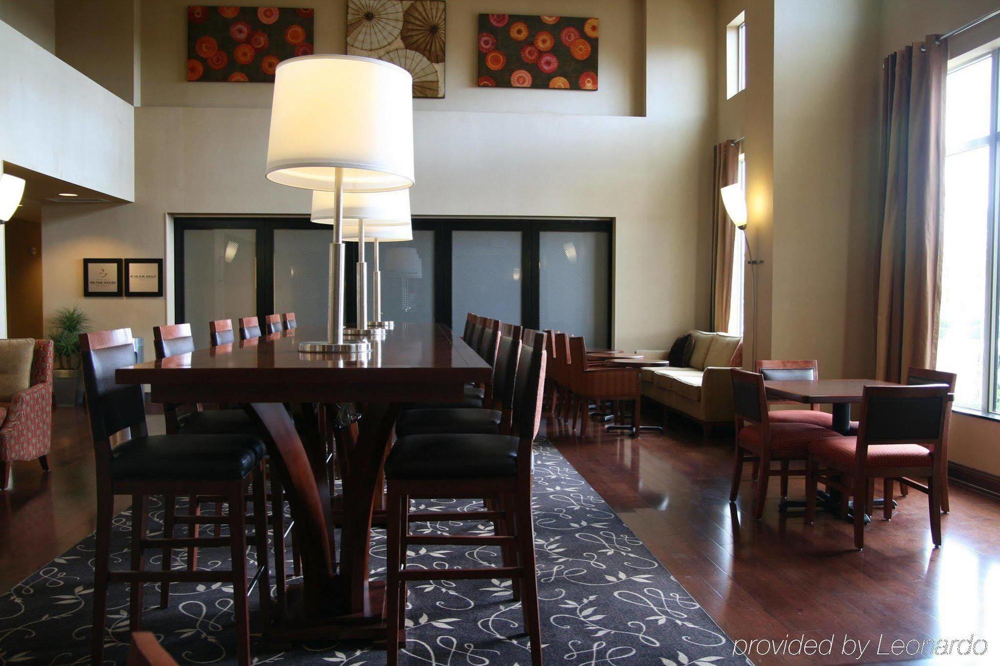 Hampton Inn & Suites Wichita-Northeast Ristorante foto
