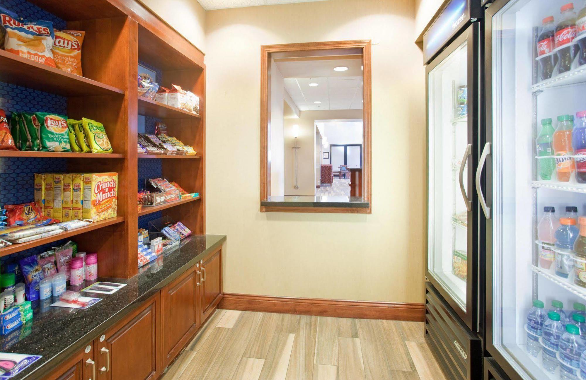 Hampton Inn & Suites Wichita-Northeast Esterno foto