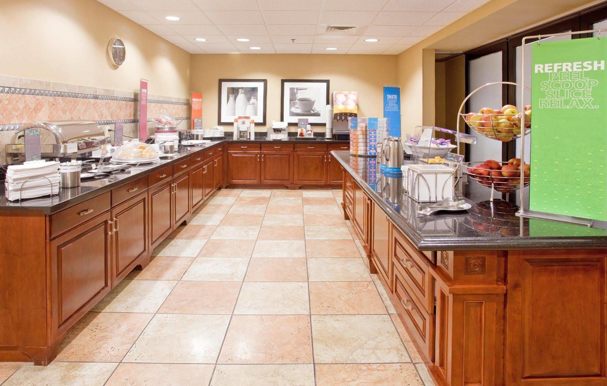 Hampton Inn & Suites Wichita-Northeast Esterno foto